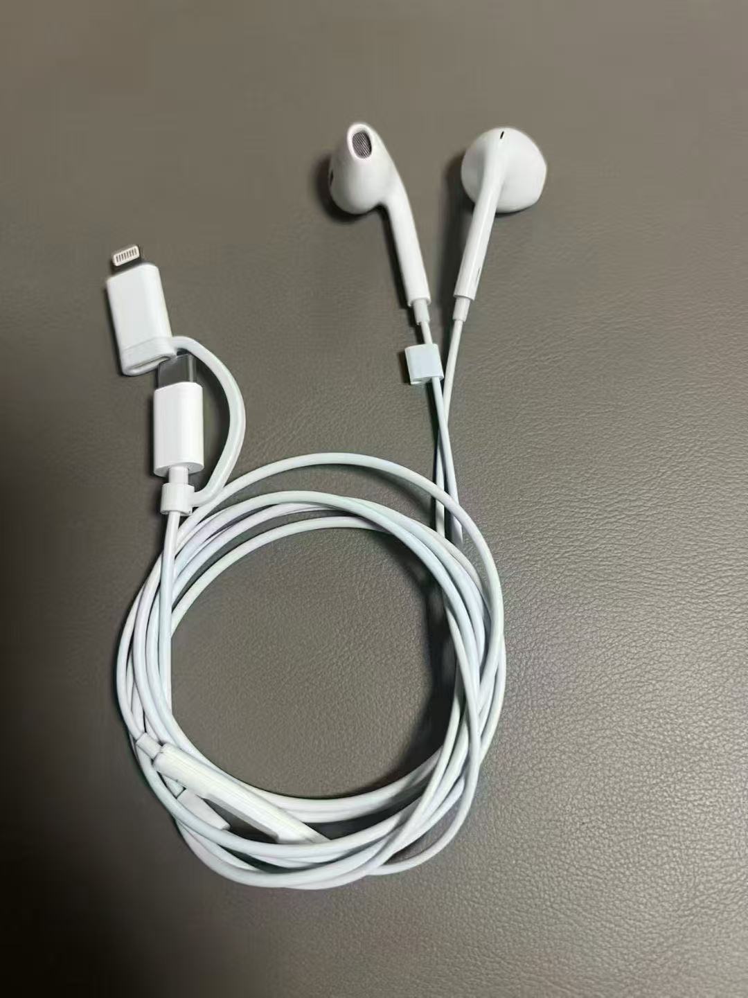 Fone de ouvido com fio - conector 2 em 1